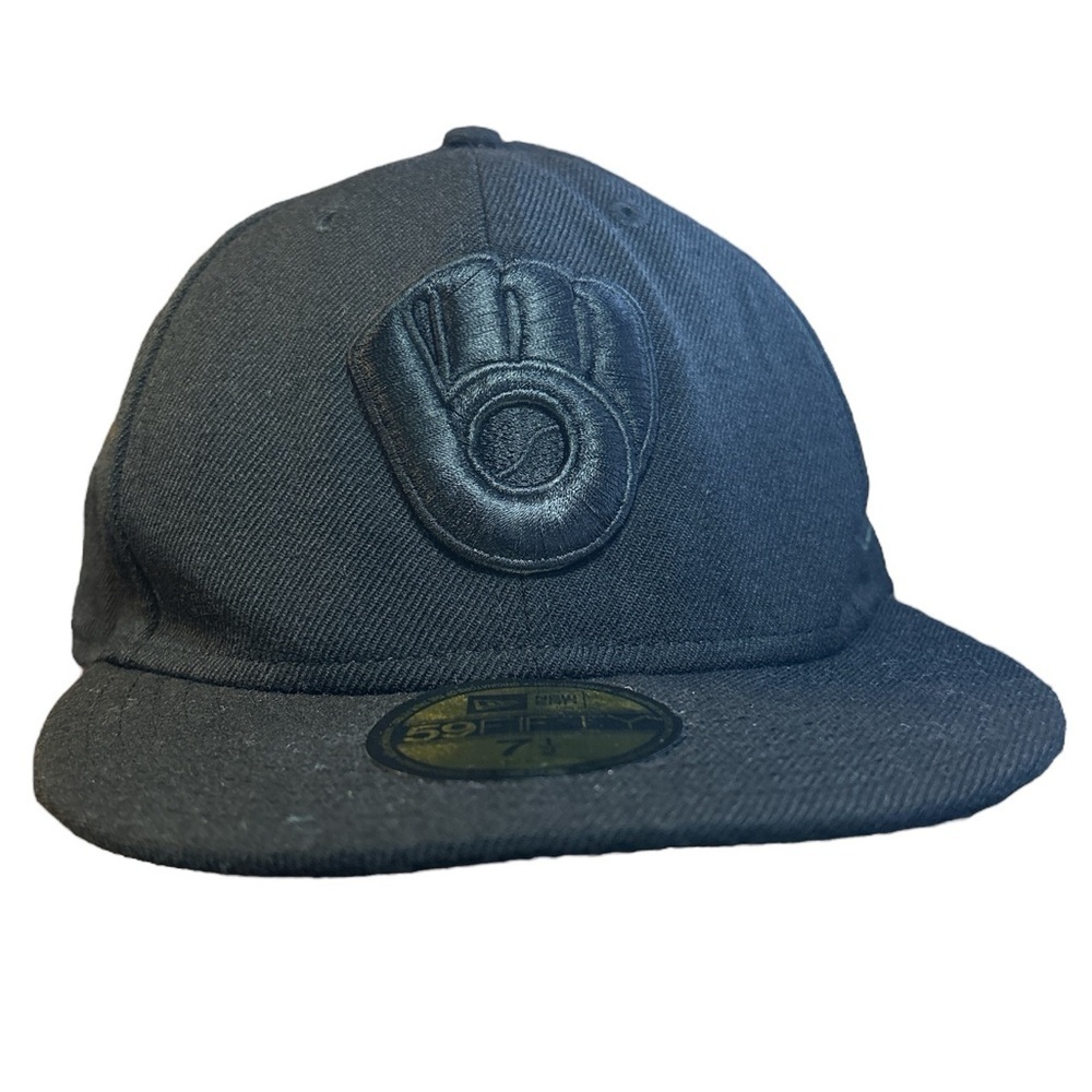 New‎ Era Milwaukee Brewers 59Fifty Fitted Hat Black on Black Size 7 1/2